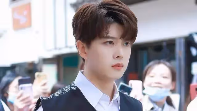 任嘉倫:從演員到頂流明星,兩重身份從未失手