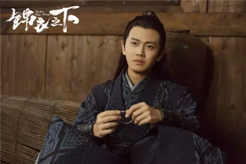 任嘉倫:從演員到頂流明星,兩重身份從未失手