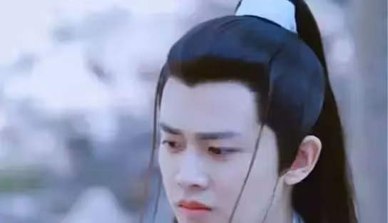 熒幕上酷酷的任嘉倫，沒想到是個話癆，非科班出身的他終於出圈了