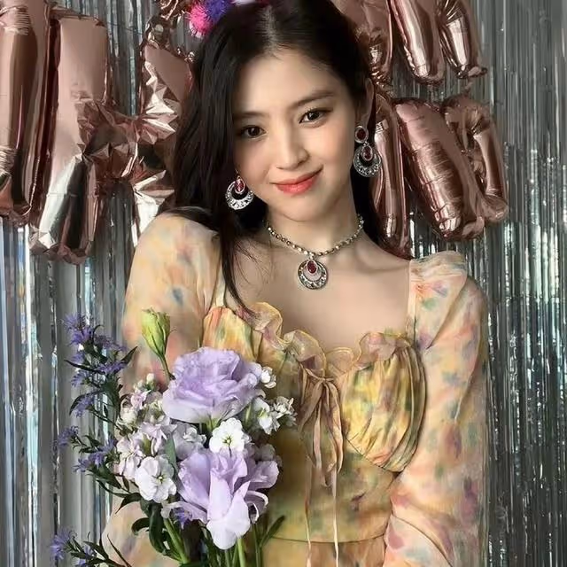 嫵媚又清冷——韓素希