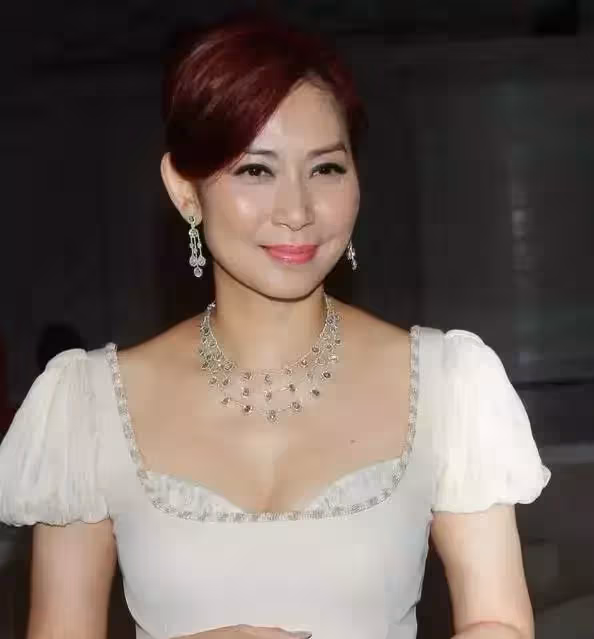 拒絕嫁入豪門,自己卻成了豪門,59歲鄺美雲近照曝光:傳奇人生自己書寫