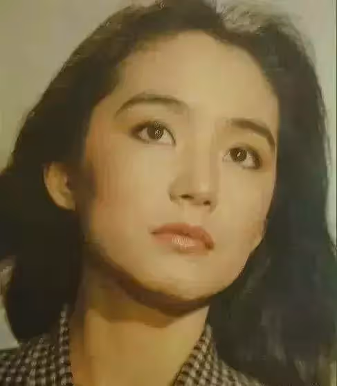 河南鄉村教師突然得知:親生妹妹竟是林青霞,拒絕妹妹200萬補償,習慣平靜生活