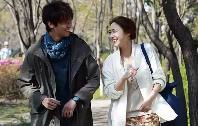 鳳凰男家窮女友沒要彩禮,結婚以後回婆家,才知老家有一套別墅