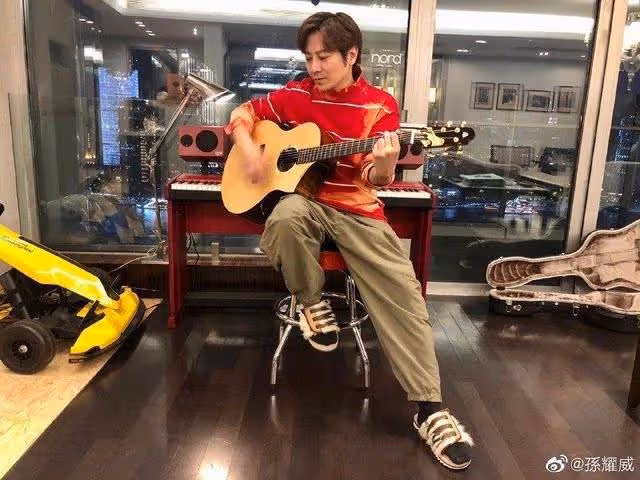 期待！王祖藍開拍新節目，夫妻檔上陣，清一色港星陣容吸睛
