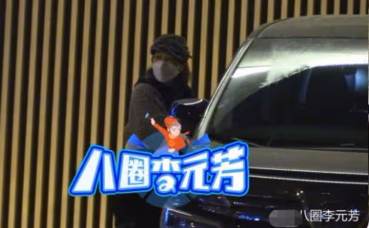 郝蕾開近百萬車帶男友玩樂,男方身形魁梧太惹眼,兩人飯桌上膩歪