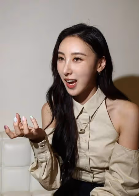 香港知名女歌手自曝與富二代男友戀愛三年分手，期間曾精神出軌
