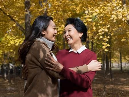 婆婆不給彩禮,每月幫咱還一千房貸,回家探望,推開門俺淚目