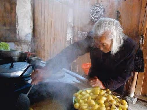 婚後我每月給媽1千,給錢時回娘家睡了一夜,就再也沒回過娘家!