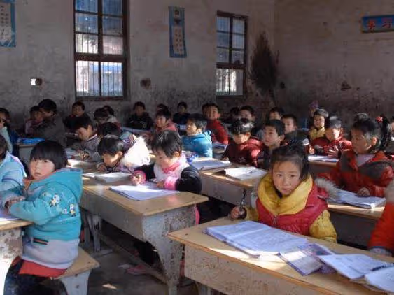 我每月給伯母兩千給父親八百,父親知道後罵我不孝,我說我做的對