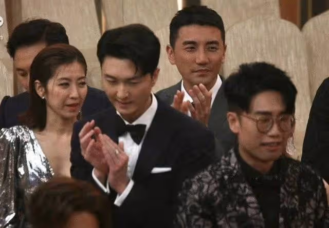 TVB著名夫妻檔再曝離婚，台慶同台同框零交流，互當彼此不存在