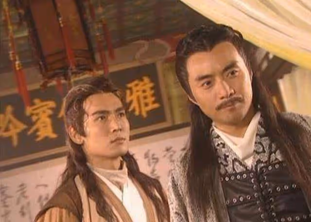 55歲TVB戲骨獨自坐路邊攤喝酒,眉頭緊鎖身形暴瘦,曾患癌立遺囑