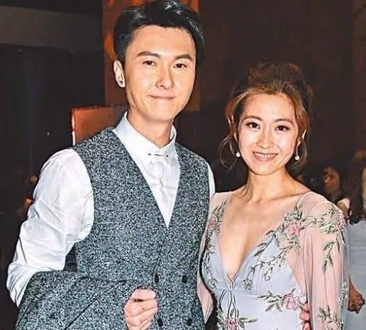 TVB著名夫妻檔再曝離婚，台慶同台同框零交流，互當彼此不存在