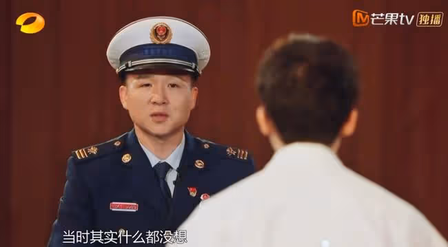 粉絲在為他們應援，他們卻在向別人致敬？