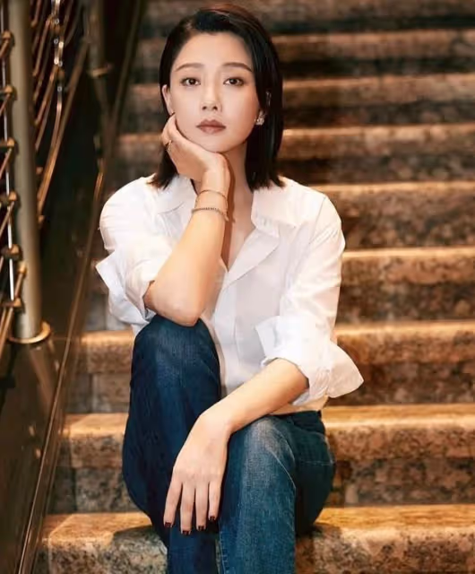 殷桃:與大佬糾纏不清,和鄧超4次合作惹緋聞,情史坎坷至今未嫁