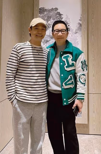 杜德偉攜妻兒回內地,吃豪華大餐太愜意,5歲兒子已提早放暑假