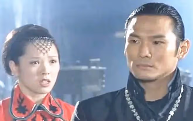 杜德偉攜妻兒回內地,吃豪華大餐太愜意,5歲兒子已提早放暑假