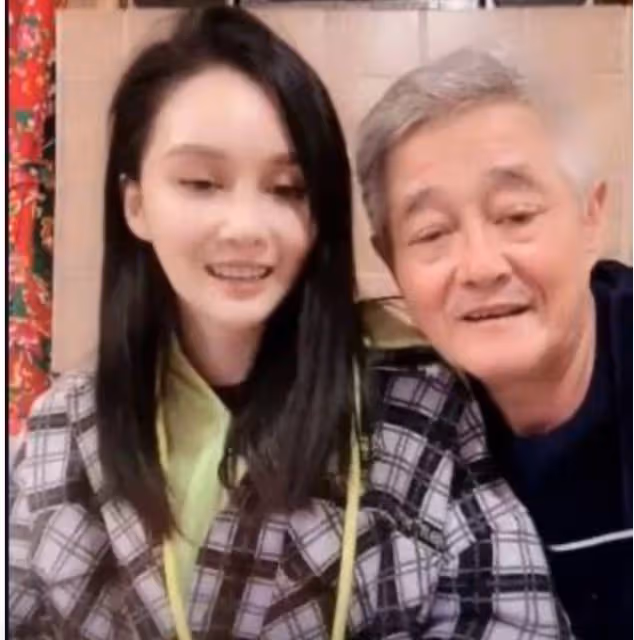 趙本山閨女直播間哭訴,訂婚半年男友被父親趕走,目前已失聯多日
