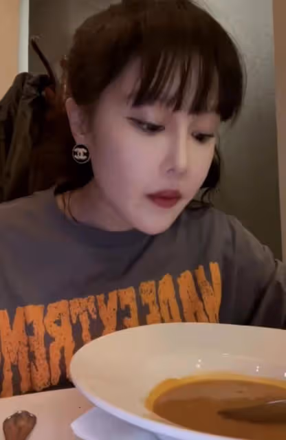 趙本山閨女直播間哭訴,訂婚半年男友被父親趕走,目前已失聯多日