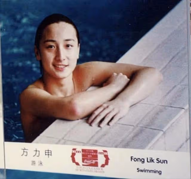 香港「飛魚王子」開游泳學校月虧20萬,接受採訪被深情凝視引熱議