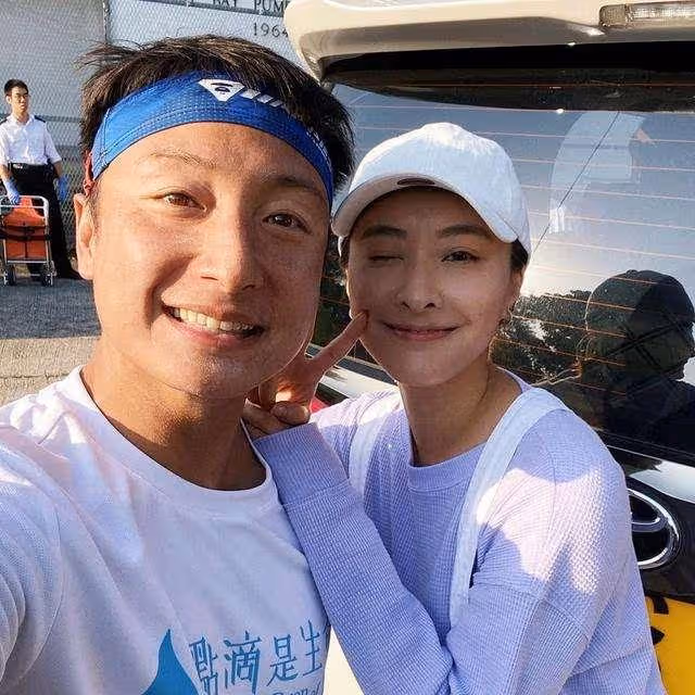 香港「飛魚王子」開游泳學校月虧20萬,接受採訪被深情凝視引熱議