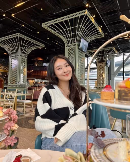 香港「飛魚王子」開游泳學校月虧20萬,接受採訪被深情凝視引熱議