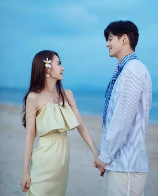 郭品超婚紗照曝光!與小19歲女友甜蜜相擁,曾自曝已買婚房將結婚