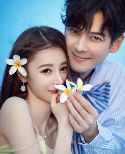 郭品超婚紗照曝光!與小19歲女友甜蜜相擁,曾自曝已買婚房將結婚