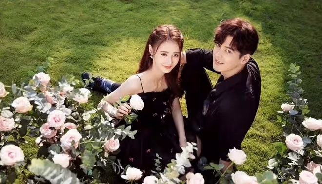郭品超婚紗照曝光!與小19歲女友甜蜜相擁,曾自曝已買婚房將結婚