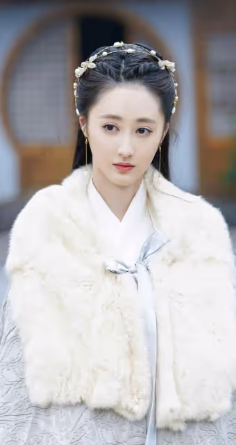 郭品超婚紗照曝光!與小19歲女友甜蜜相擁,曾自曝已買婚房將結婚