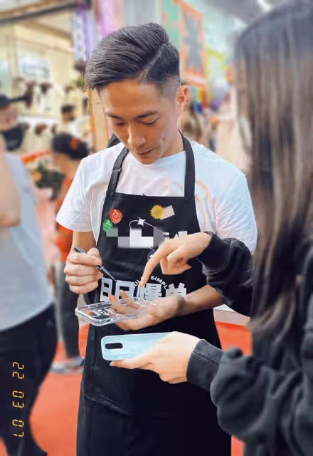 38歲港星遭TVB解約6年,轉戰內地拍戲、開店,去年還登上央視獻唱