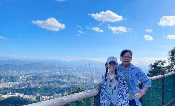 40歲女星生日前痛失外婆,對方患癌3年,失明仍靠聽電視支持外孫
