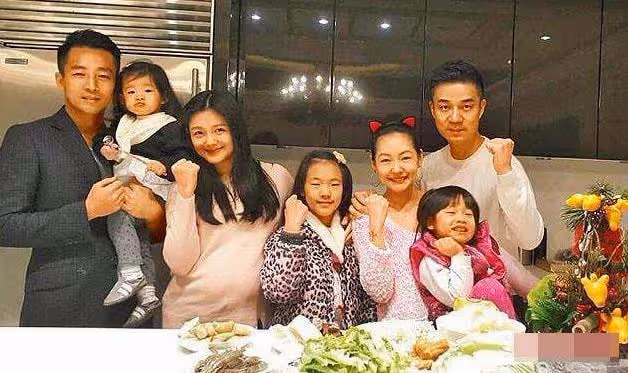 丈母娘黃春梅:冷落小S丈夫,對具俊曄不滿,為何獨寵汪小菲?