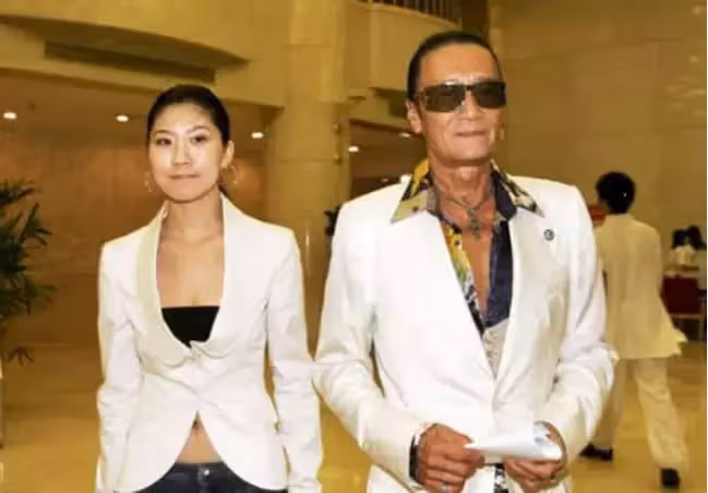 欠巨額賭債被抓走!謝賢曾沈迷牌桌「無力償還」老婆狄波拉向賭王求救 離婚後:變回最好的朋友