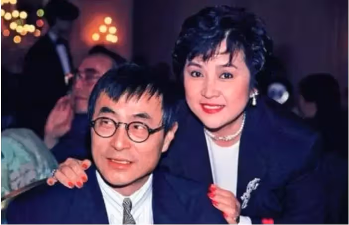 欠巨額賭債被抓走!謝賢曾沈迷牌桌「無力償還」老婆狄波拉向賭王求救 離婚後:變回最好的朋友
