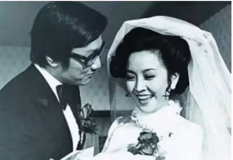欠巨額賭債被抓走!謝賢曾沈迷牌桌「無力償還」老婆狄波拉向賭王求救 離婚後:變回最好的朋友