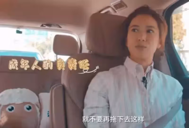 袁詠儀自曝有「強迫症」,與張智霖物品分開放,跟蹤兒子與女同學約會,網友:和普通家庭的父母無異