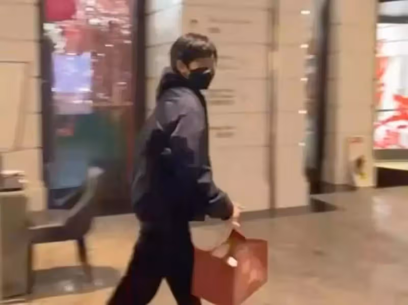 林志穎曬大兒子近照，12歲Kimi成矜貴鋼琴王子，雙胞胎弟弟超黏人，網友們紛紛感慨：Kimi似乎一夜之間長大了