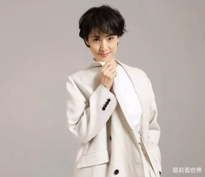 天海祐希-全日本女人最想嫁的人,54歲容顏似少女,驚艷眾人!