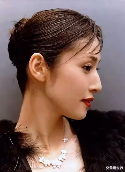 天海祐希-全日本女人最想嫁的人，54歲容顏似少女，驚艷眾人！