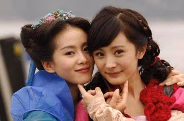 劉詩詩生日好熱鬧!楊冪倪妮秀閨蜜情引回憶殺,吳奇隆一天未發聲