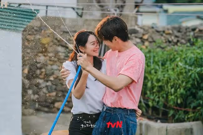 女明星40歲，韓流和內娛的處境為什麼不同？