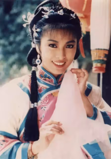 被成龍苦追8年!卻遭劈腿「與男友同居26年」不婚不生 男友去世後「守寡至今」一生未嫁