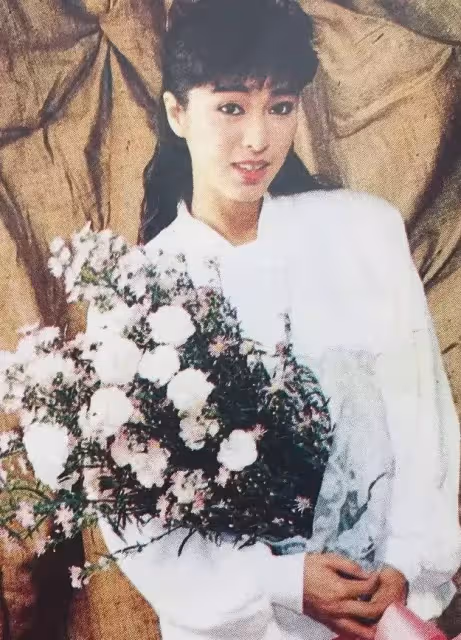 被成龍苦追8年!卻遭劈腿「與男友同居26年」不婚不生 男友去世後「守寡至今」一生未嫁
