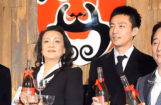 聽到大S秒掛電話！汪小菲傳「被曖昧小三吃牢牢」　祭5大禁令「多講一句賠2500萬」：檢舉人可以拿一半