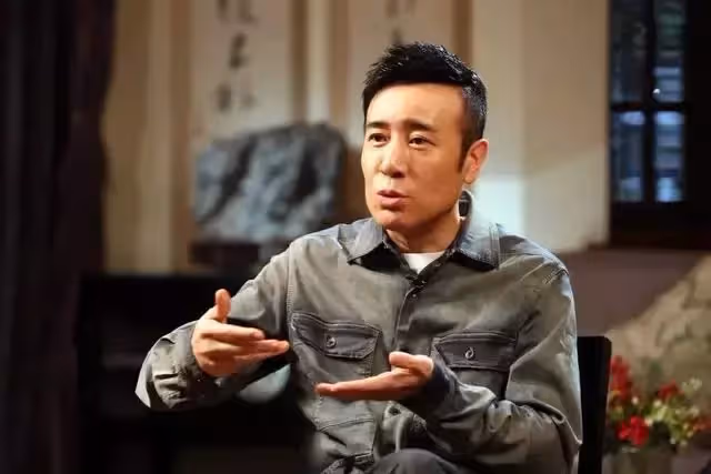 相守30年!窮小子18歲愛上鄰家女「從零拚到有」不離棄 成名後鬧緋聞「不負糟糠妻恩」讓太太很放心