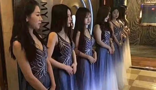 為了還債，她悄悄打工，從KTV公主做到外圍，無數次跟男人上床