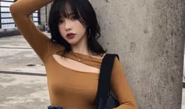 為了還債，她悄悄打工，從KTV公主做到外圍，無數次跟男人上床