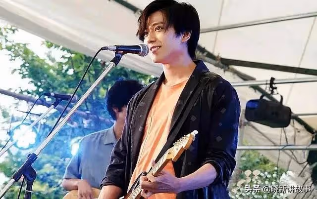 日本當紅男星戀上人妻,不避諱做第三者,女方為他選擇離婚
