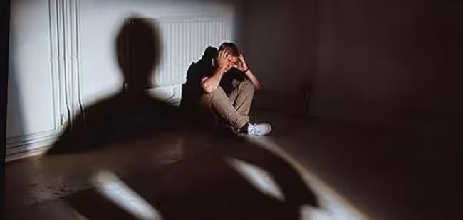 老公是個殺人犯，曾性虐待15 歲女孩長達一小時，撫慰自己