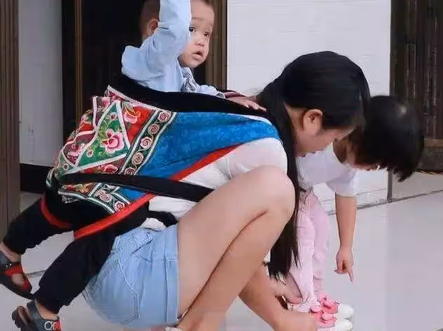 善意就在身邊!寶媽獨自一人「帶1歲兒住院」將孩放床上後去洗漱,匆忙回來意外撞見「房內畫面」瞬間紅了眼